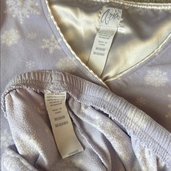 Aria Lavender Purple Snowflake Fleece Pajama Set SIZE M - Picture 3 of 7